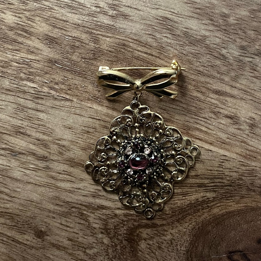 Antique Gold Brooch with bow pin with diamond shape